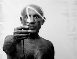 Picasso draws with light Picasso draws with light