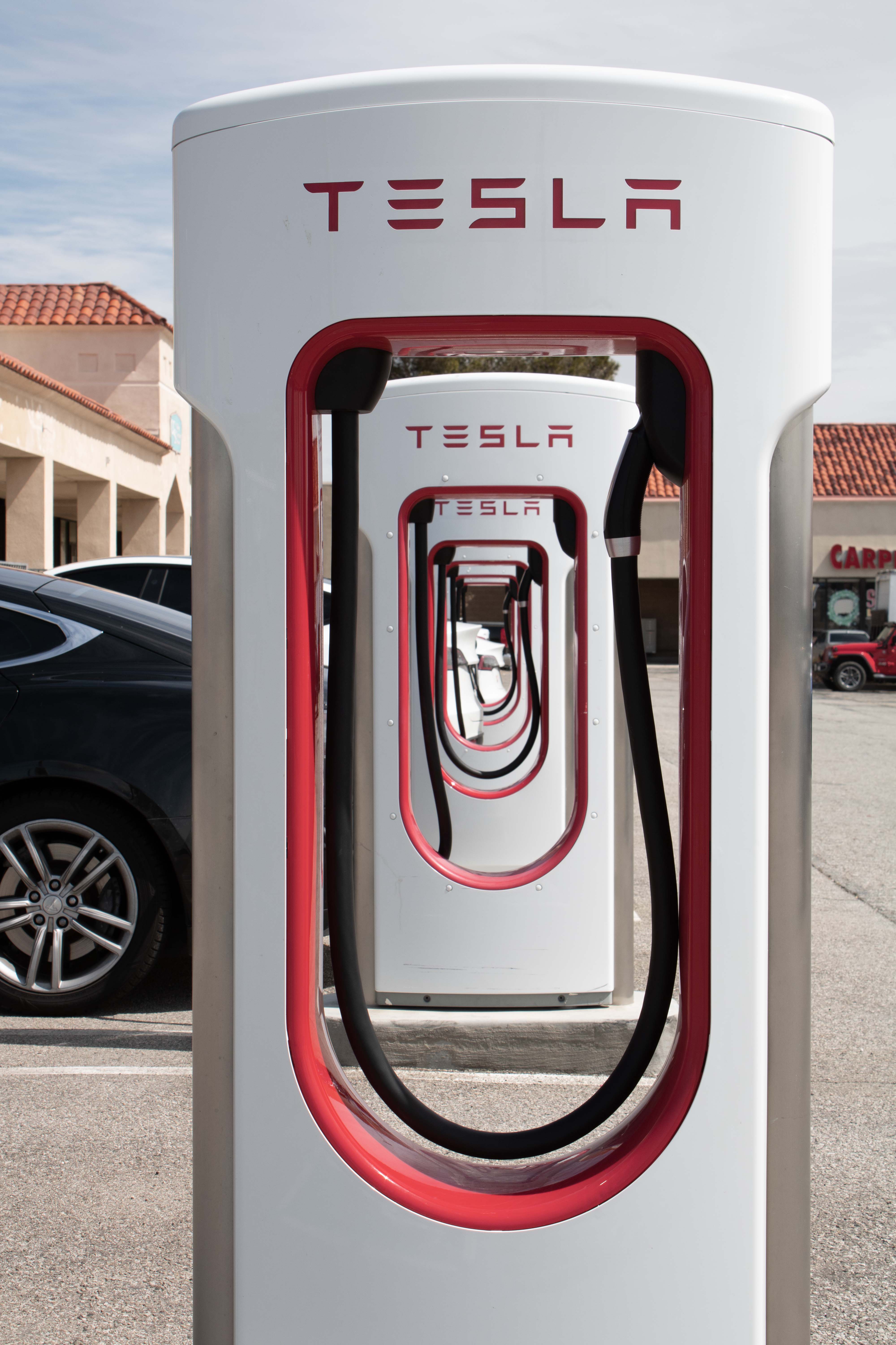 Tesla charging statioin mojave