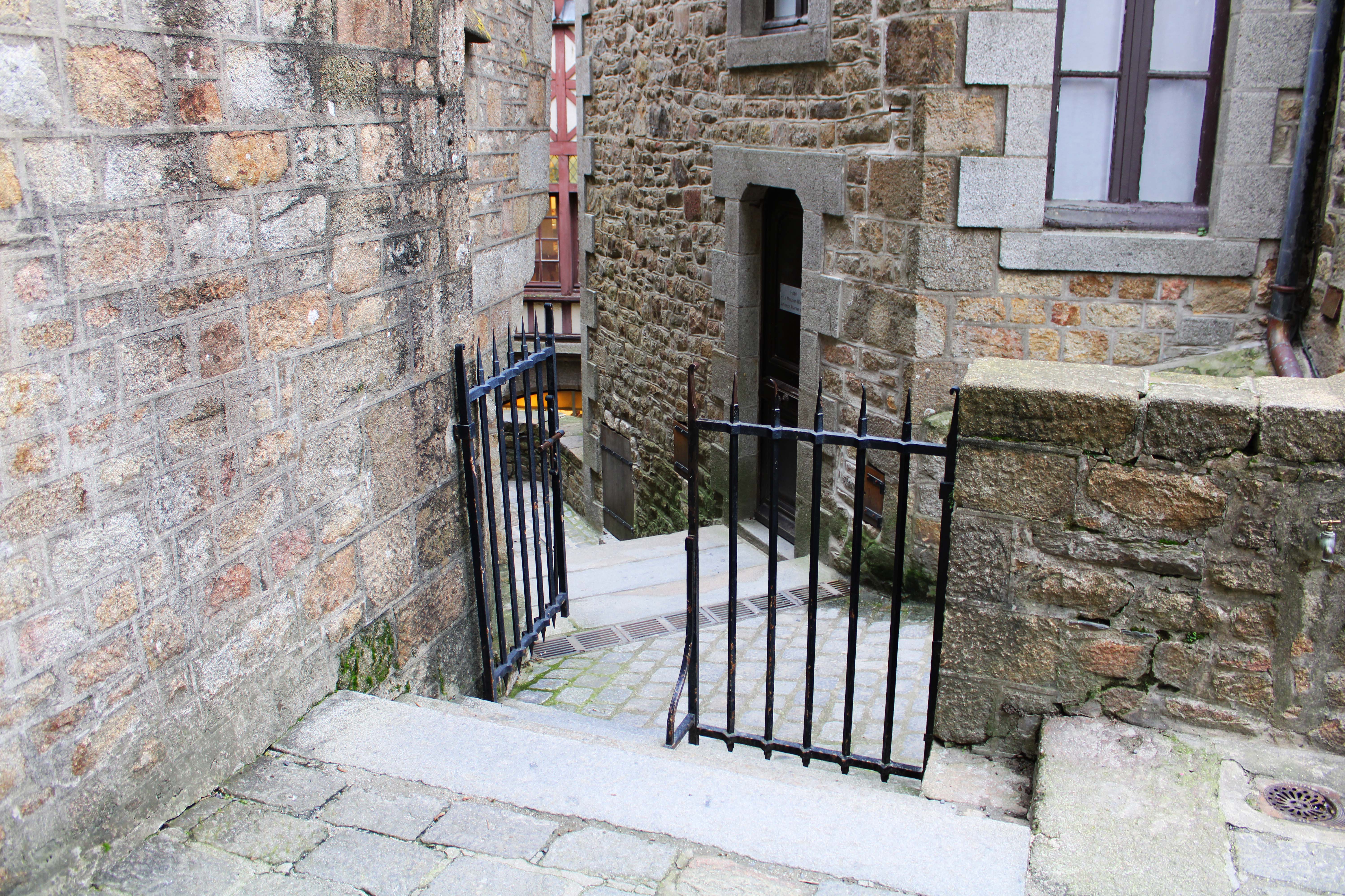 Francestreet walkway path gate
